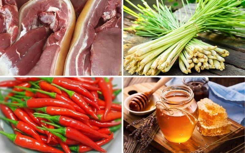 Cắt thịt heo thành từng miếng dài và mỏng