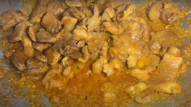 Sau khi hầm thịt với nước dừa 40 phút Sau khi hầm thịt với nước dừa 40 phút